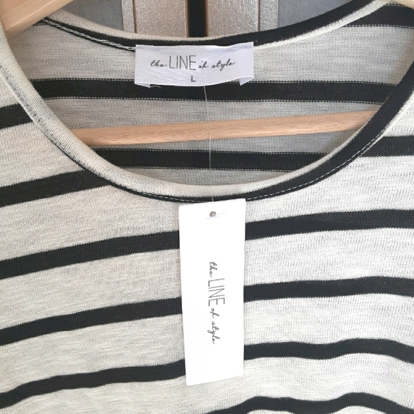 NWT Ivory/Black stripe crewneck with ruched detail - Picture 5 of 8